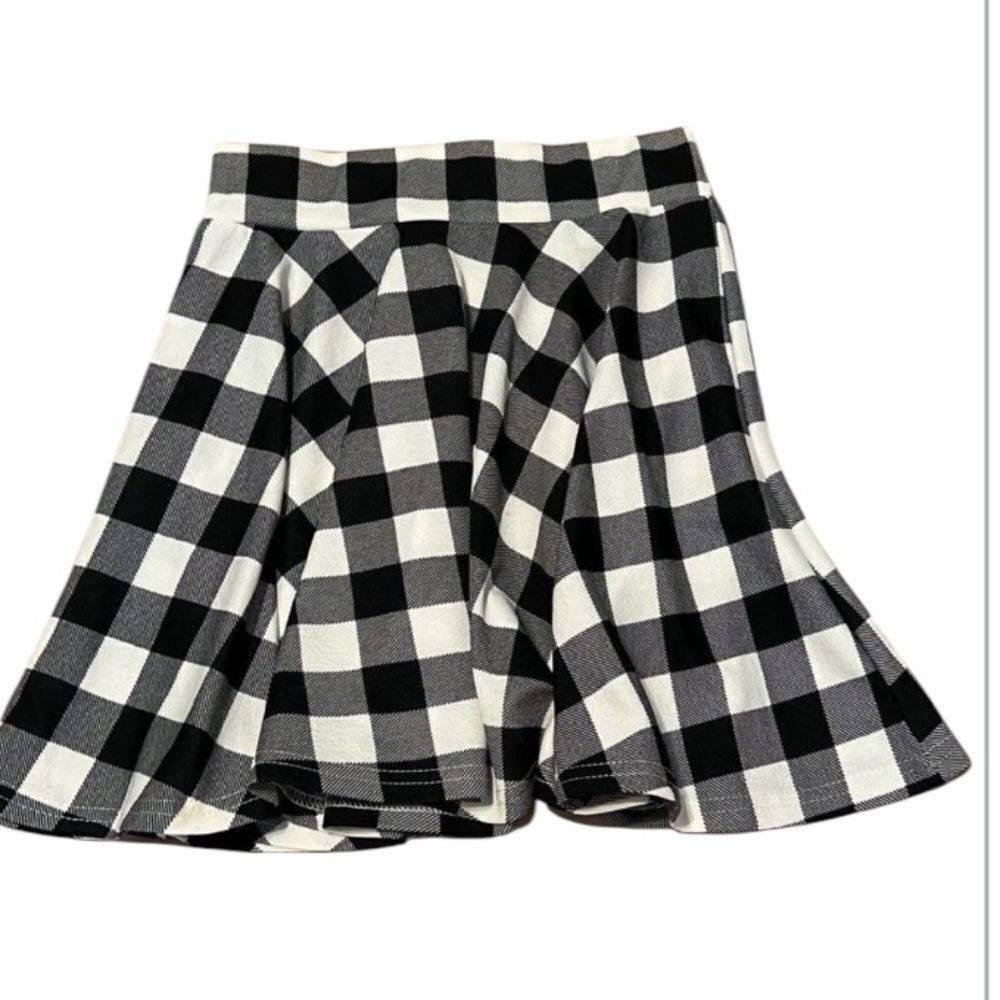 Super cute size XXS black & white Buffalo plaid skater skirt GUC